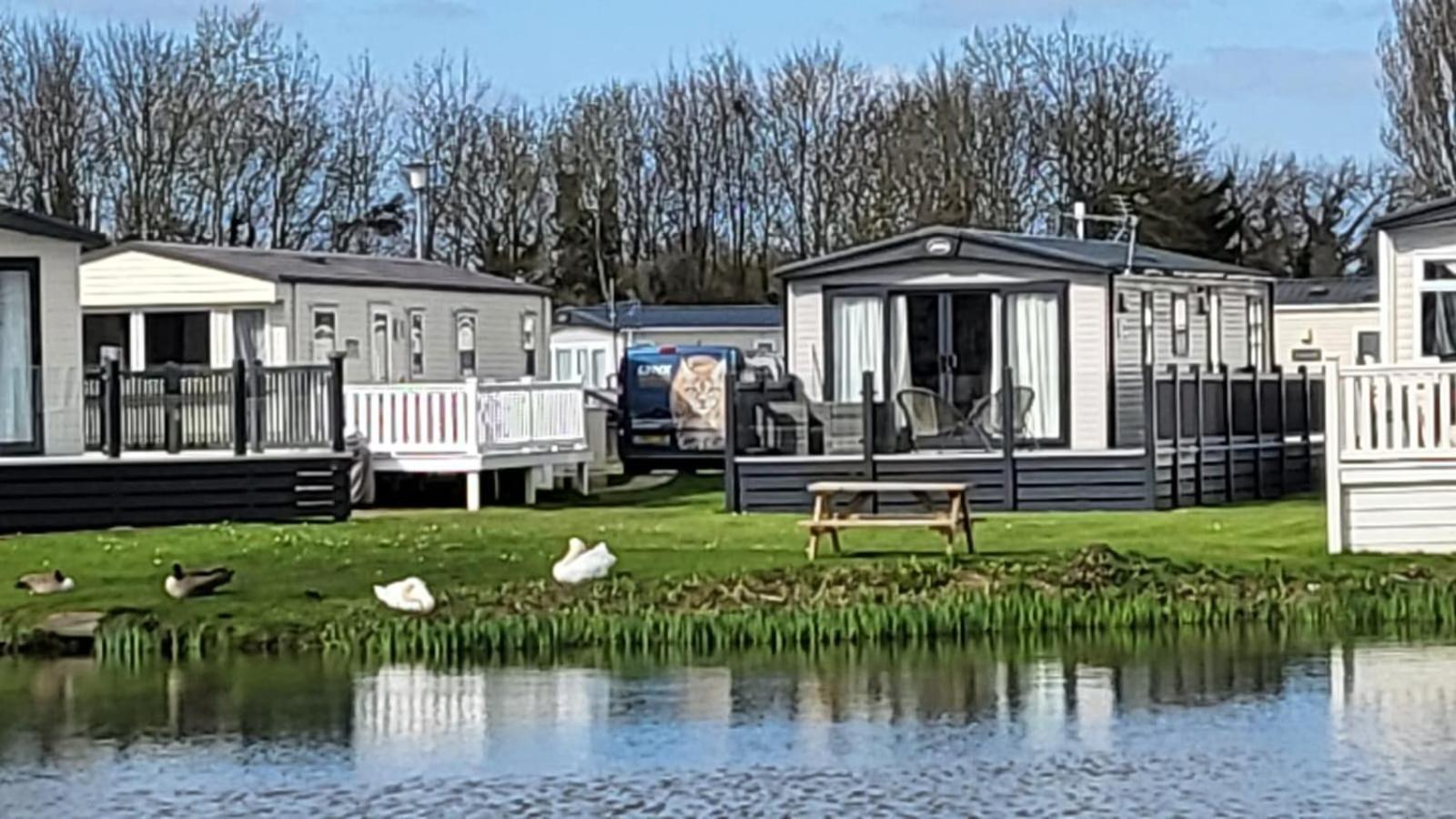 Reeds View Holiday Lodge South Cerney Exterior foto